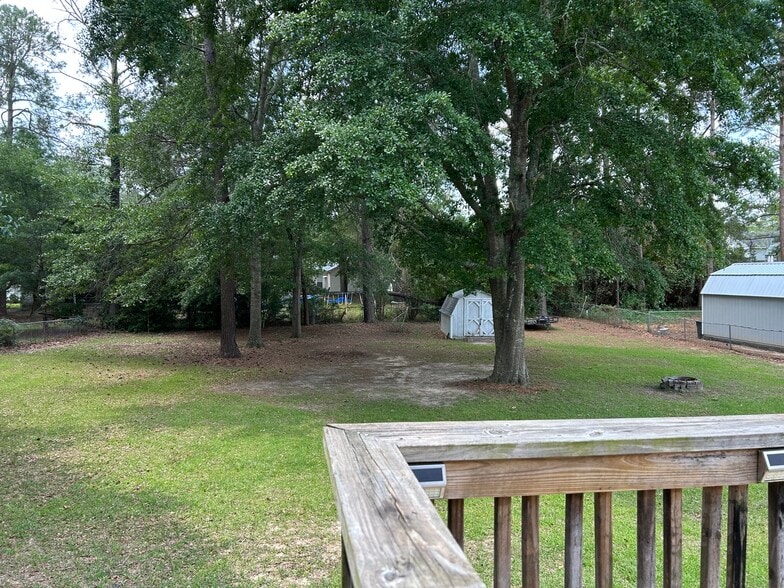 Building Photo - 111 Mockingbird Dr
