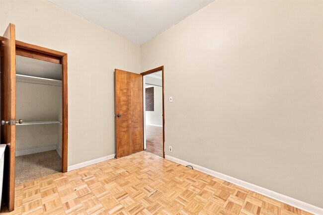 Building Photo - 129 W 28th St