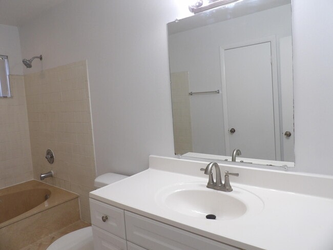 Building Photo - 4132 Palm Bay Cir