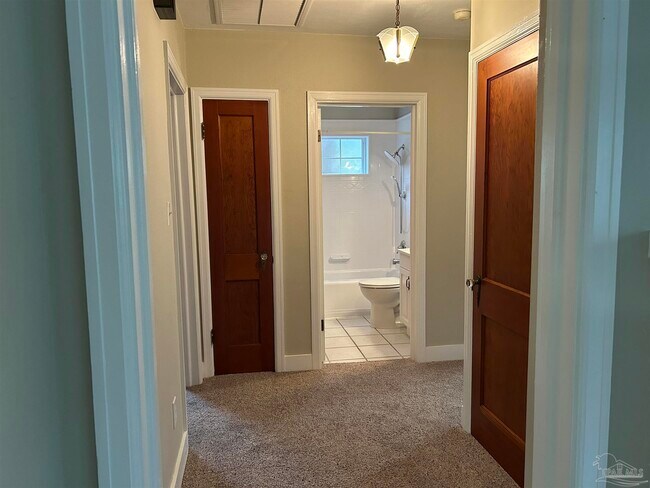 Building Photo - 1701 E Bobe St