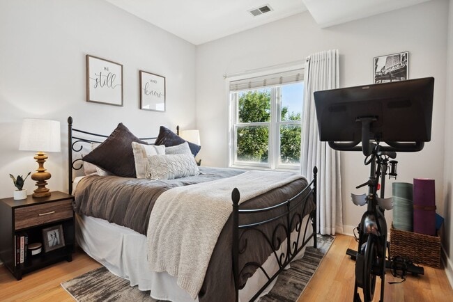 Building Photo - 821 W Superior St