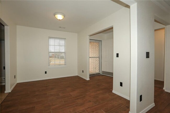 Building Photo - 900 SW River Rock St