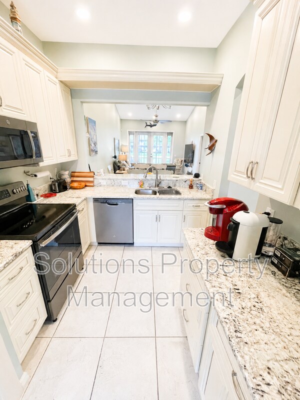Building Photo - 250 St Lucie Ln