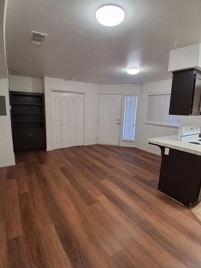 Building Photo - Great Condo for Rent!