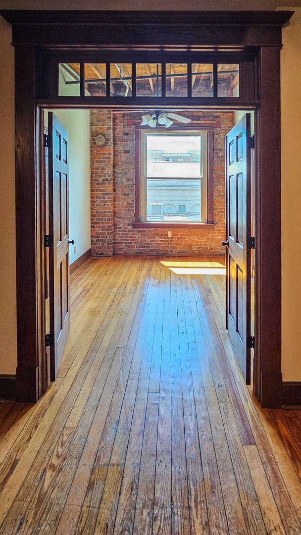 Building Photo - 111 W 7th St