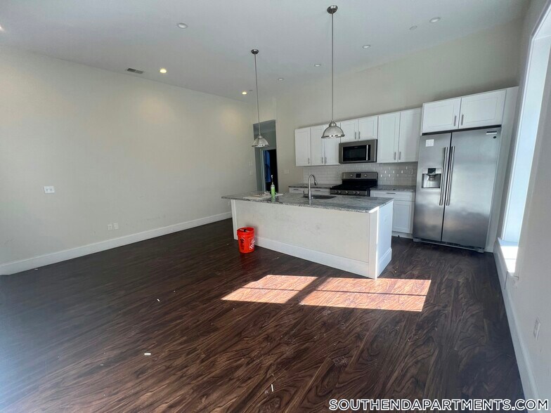 Building Photo - 1902 Washington St