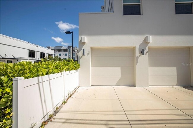 Building Photo - 536 4th Ave S