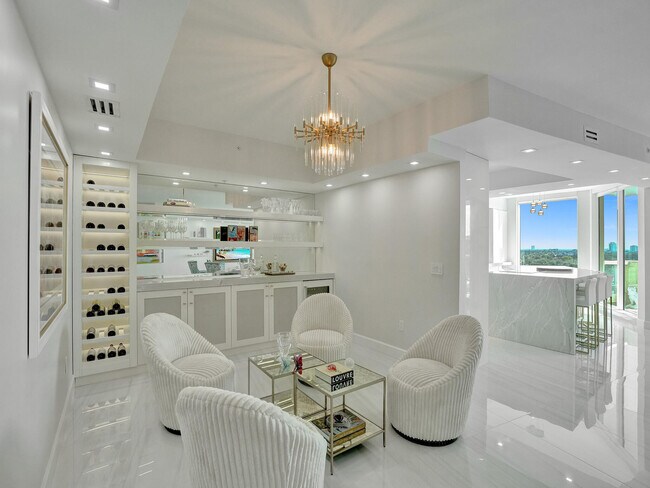 Building Photo - 411 N New River Dr E