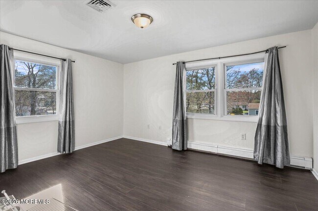 Building Photo - 247 Sprucewood Dr