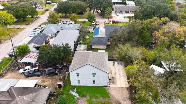 Building Photo - 4323 Continental Dr