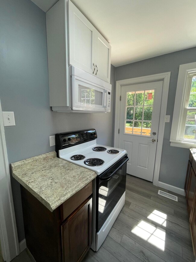 Building Photo - 492 Bob O Link Dr