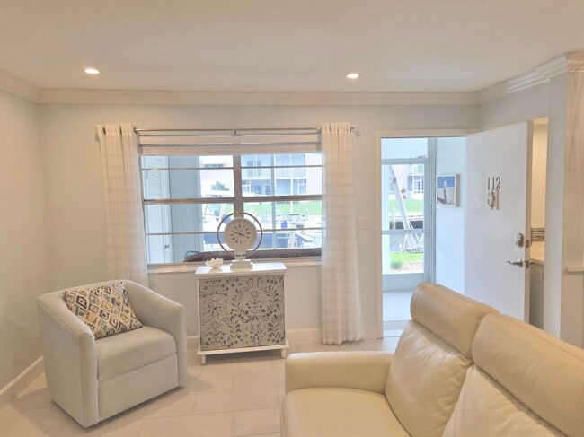 Building Photo - 110 Shore Ct