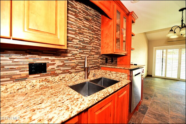 Building Photo - 5900 Mira Hermosa Dr