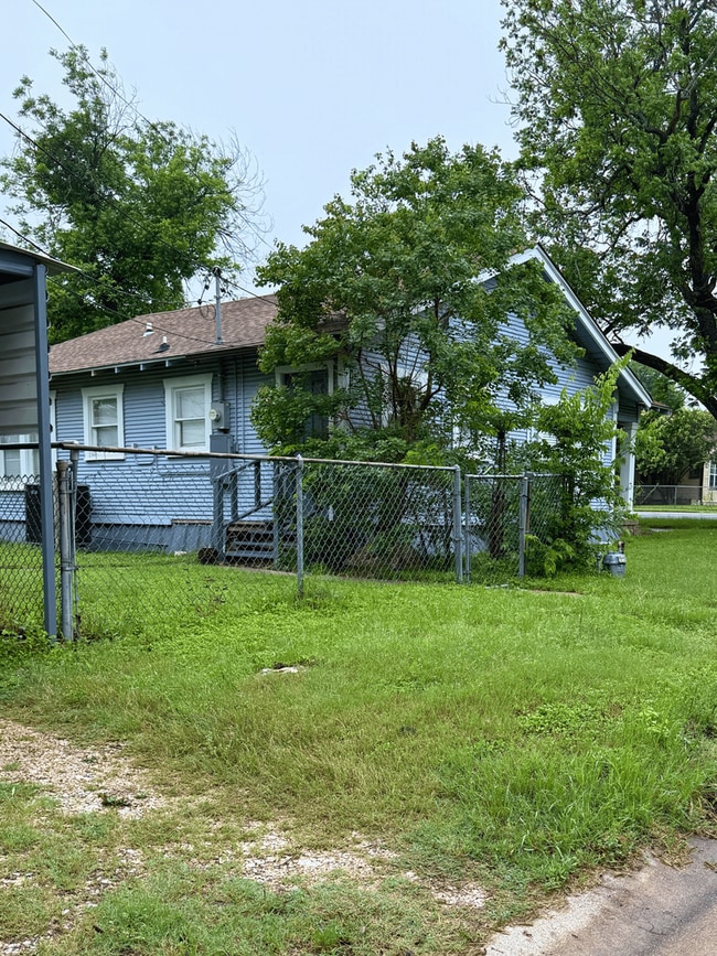Building Photo - Charming 2-bedroom, 1-bath home