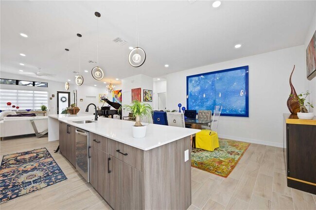 Building Photo - 7520 N Coolidge Ave