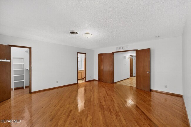 Building Photo - 4536 R L Shoemaker Dr