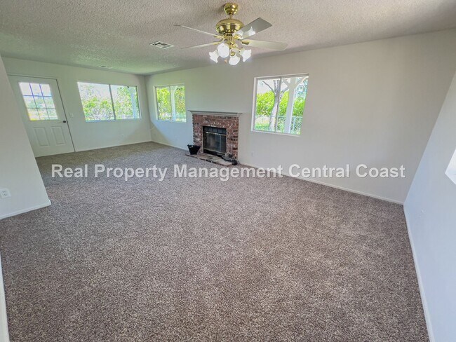 Building Photo - AVAILABLE NOW - Spacious Country Home in S...