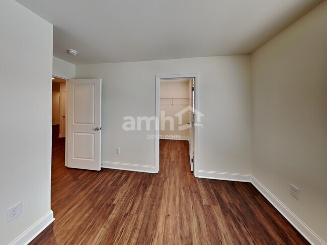 Building Photo - 824 Headland Wy