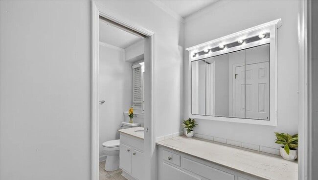 Building Photo - Beautiful 4 Bedroom Single Family Home