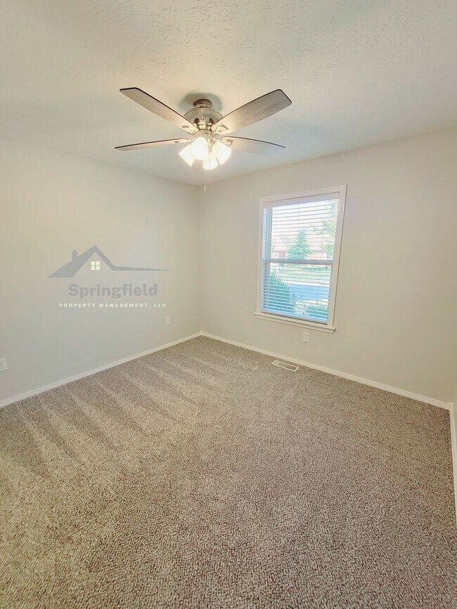 Building Photo - Location-Location; South West Springfield ...