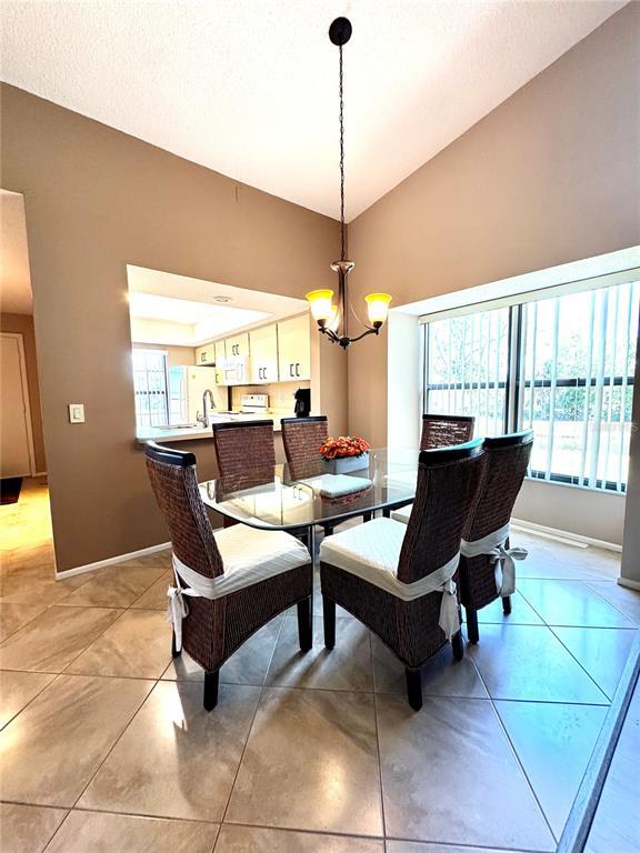 Building Photo - 4644 Weybridge St