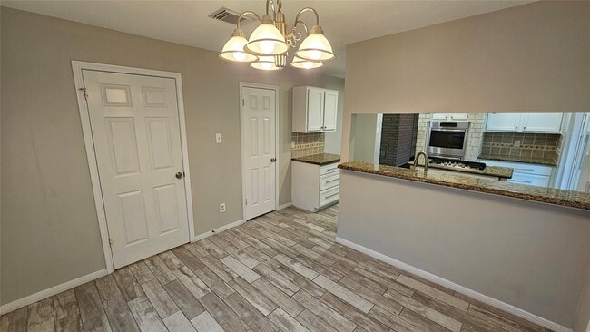 Building Photo - 19522 Lake Hollow Ln