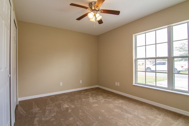 Building Photo - 4/3 Duplex Home in Poinciana Available, April 2026