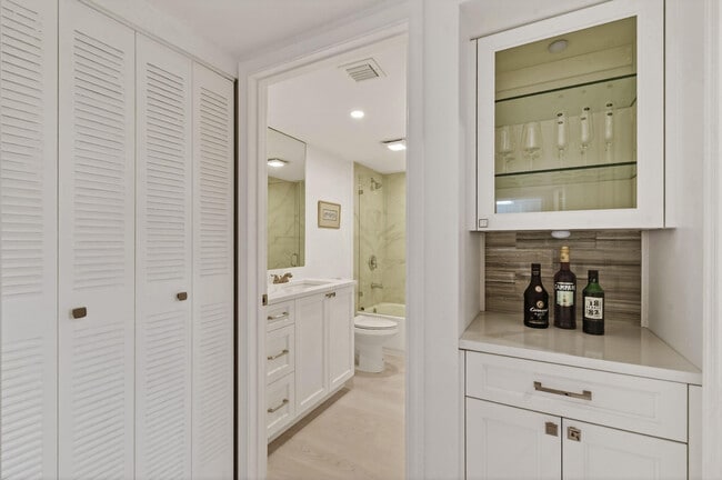 Building Photo - 301 S Seas Dr