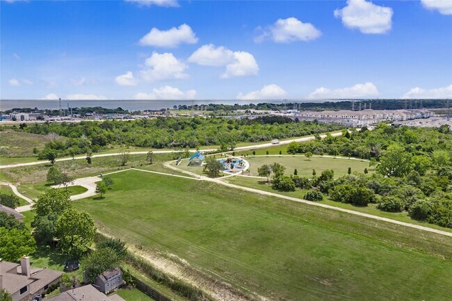 Building Photo - 1730 Oak Valley Dr