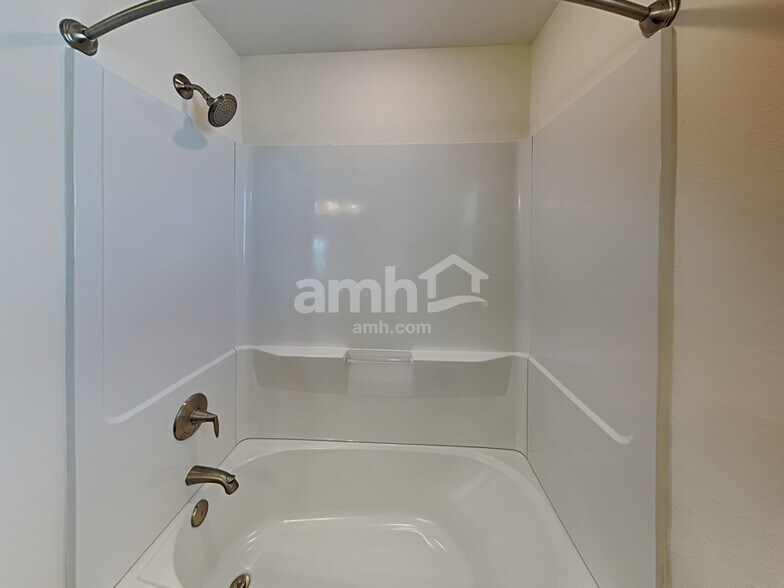 Building Photo - 37667 Dusty Saddle Ln