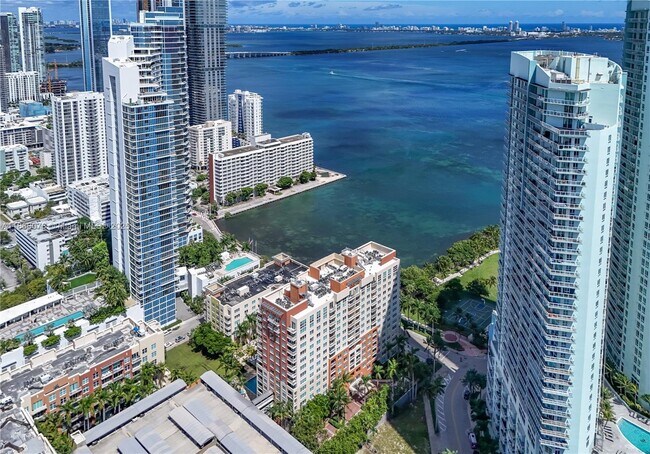 Building Photo - 2000 N Bayshore Dr