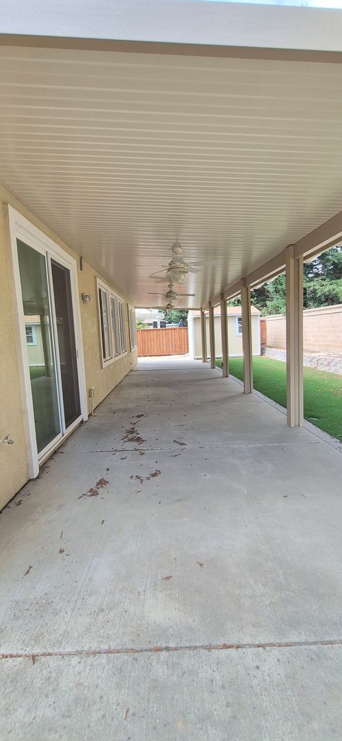 Building Photo - 2080 Mariposa Dr