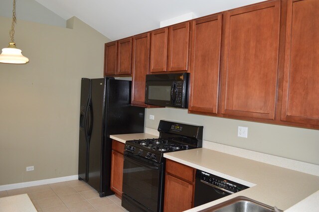 Building Photo - 696 S Rosehall Ln