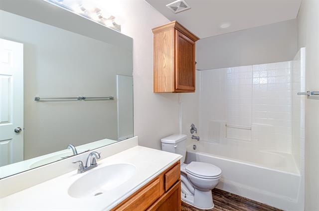 Building Photo - 2028 Sunny Side Dr