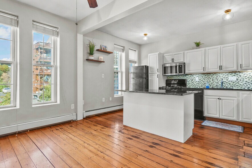 Building Photo - 60 Beacon St