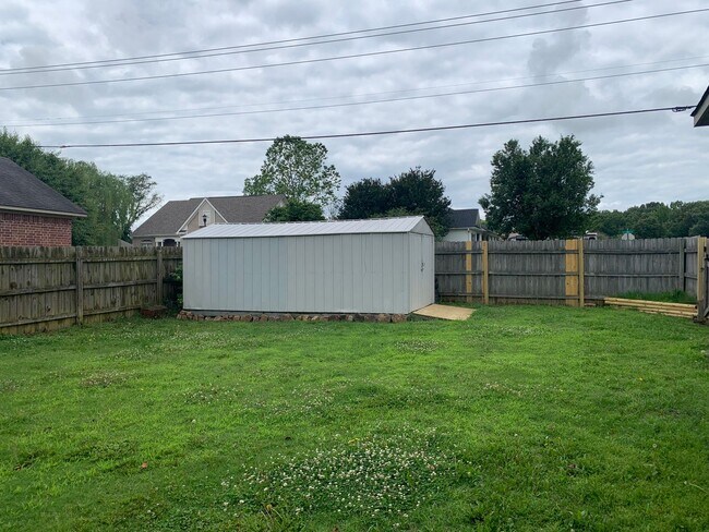 Building Photo - 11 Newcastle Dr