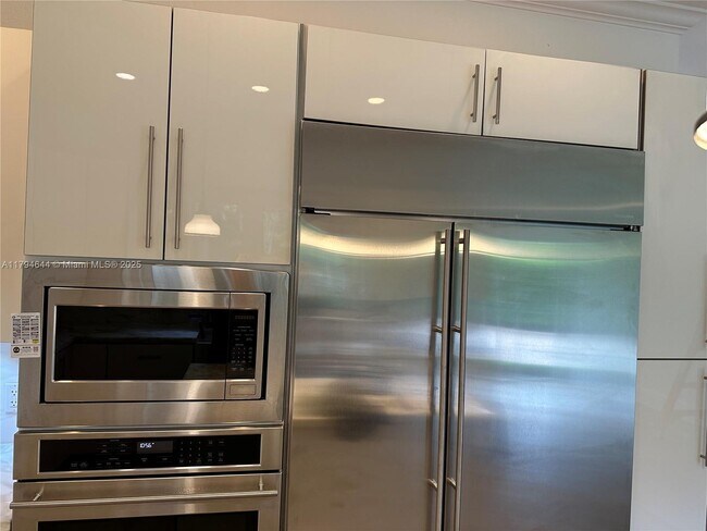Building Photo - 10600 SW 69th Ave