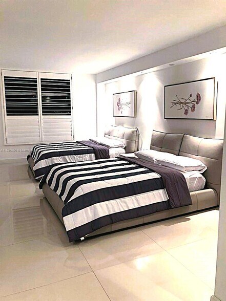 Large bedroom - 19390 Collins Ave