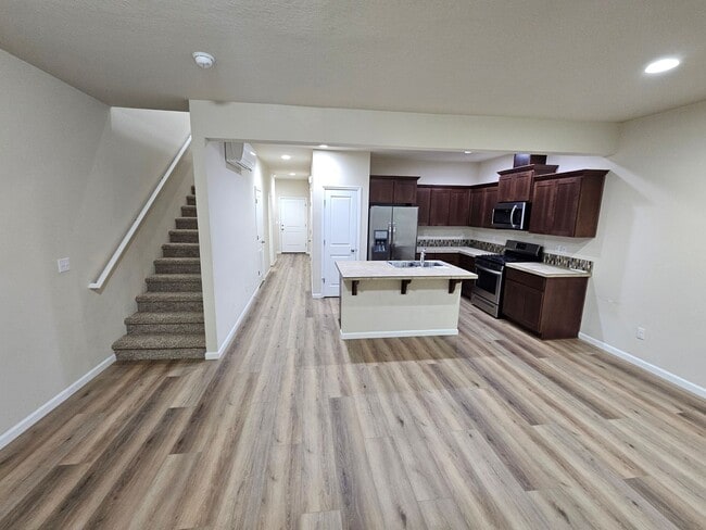 Building Photo - 5743 Karen Lynn Loop S