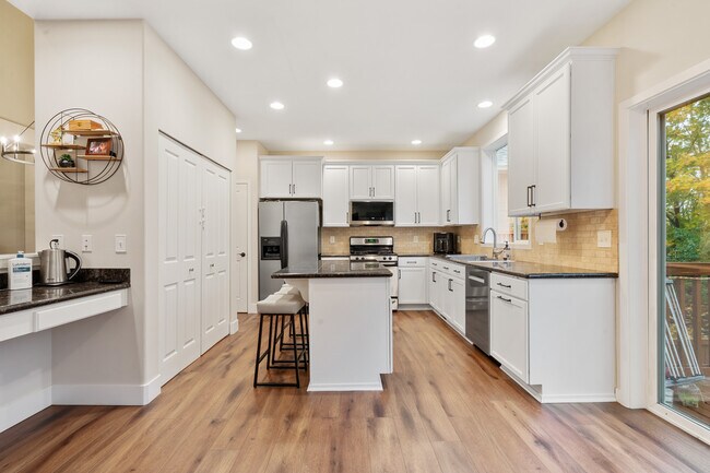 Building Photo - 22202 68th Pl West