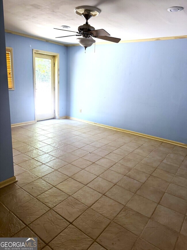 Building Photo - 535 Pierce Ave