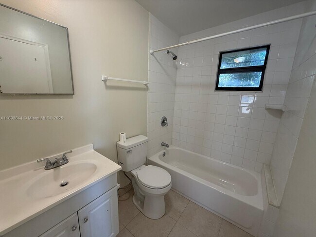 Building Photo - 423 53rd St