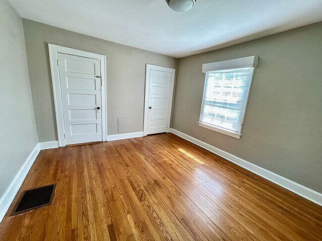 Building Photo - 6 Bedroom in Richmond Near EKU!