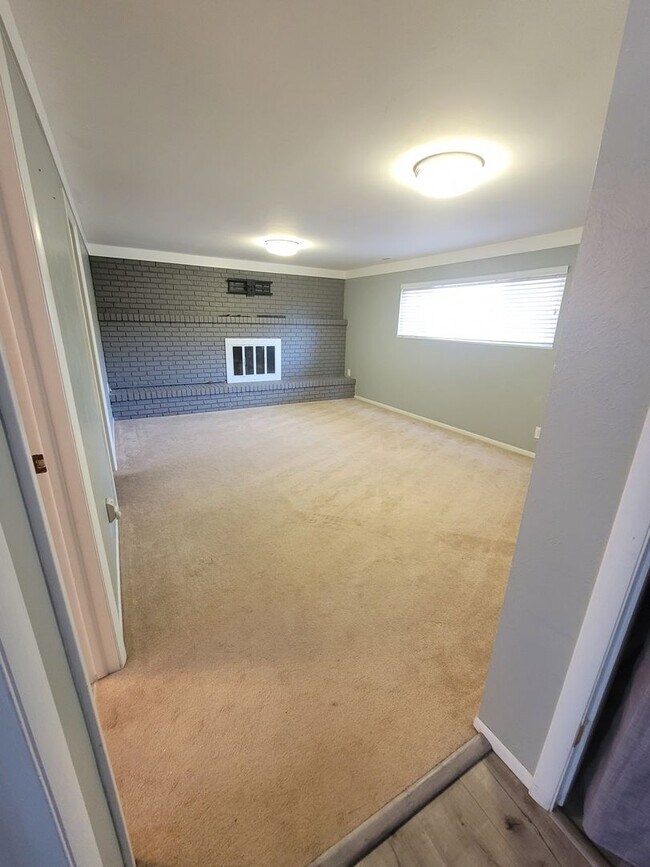 Building Photo - Gorgeous 4 Bedroom Home for Rent on Buckho...