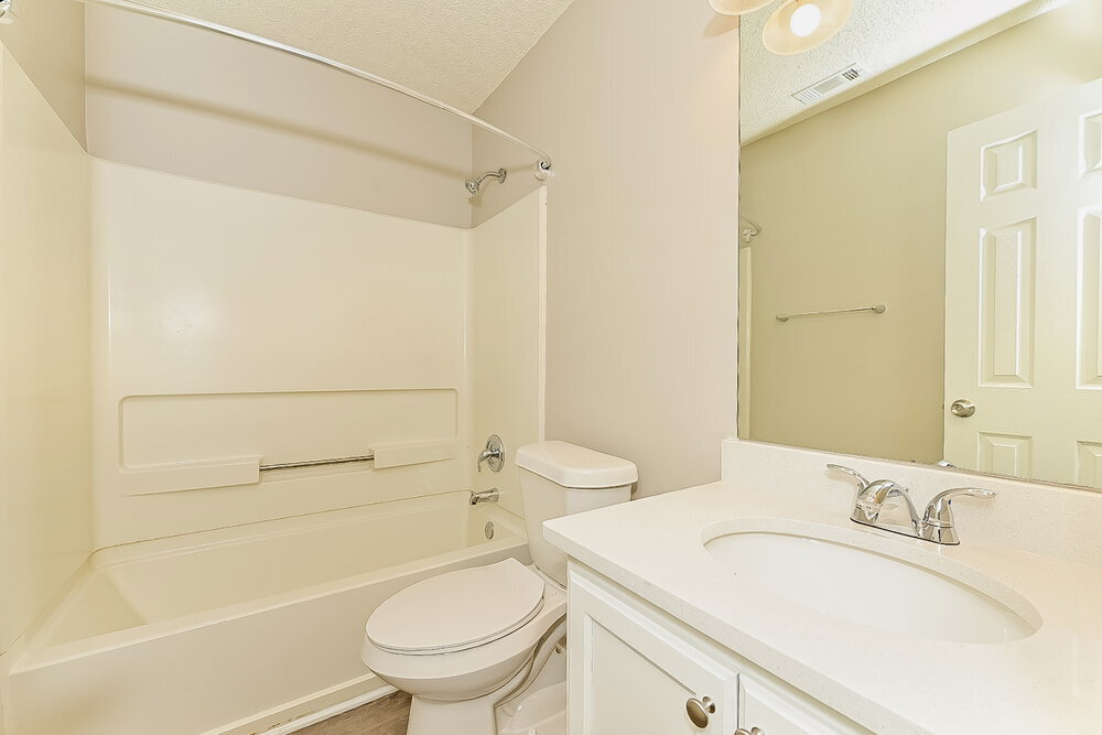 Building Photo - 604 Fieldcrest Dr