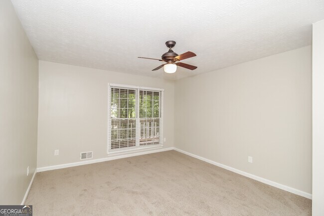 Building Photo - 345 Justin Dr