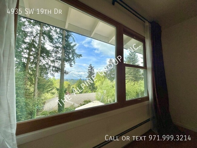 Building Photo - 4935 SW 19th Dr