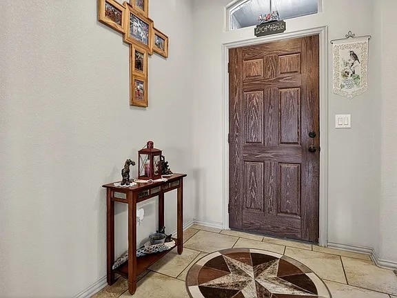 Building Photo - Comfy 3 Bed/2 Bath Midland Home with all appliances, backyard, attached garage, 6 min to grocery ...