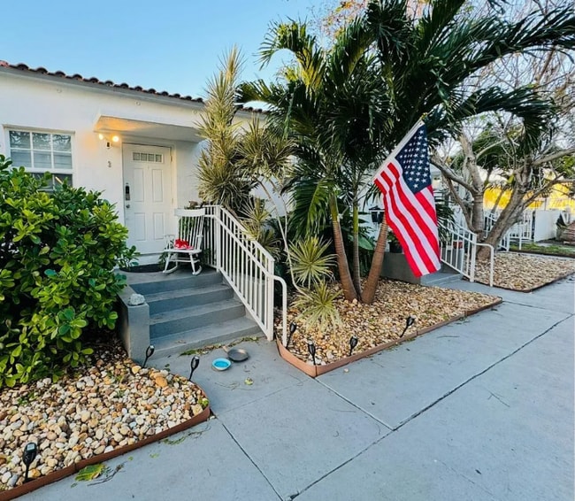 Primary Photo - 8401 Crespi Blvd