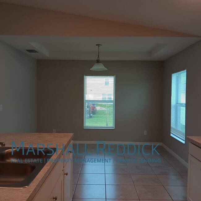 Building Photo - Beautiful Single Family